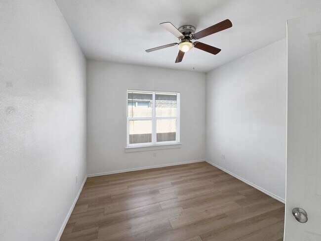 Building Photo - 5524 Itasca St