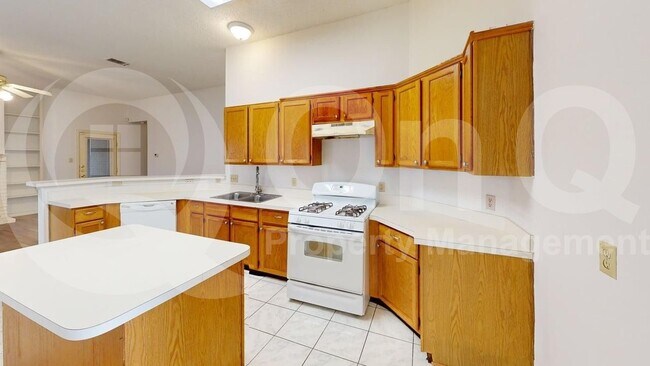 Building Photo - 733 Rockett Ln