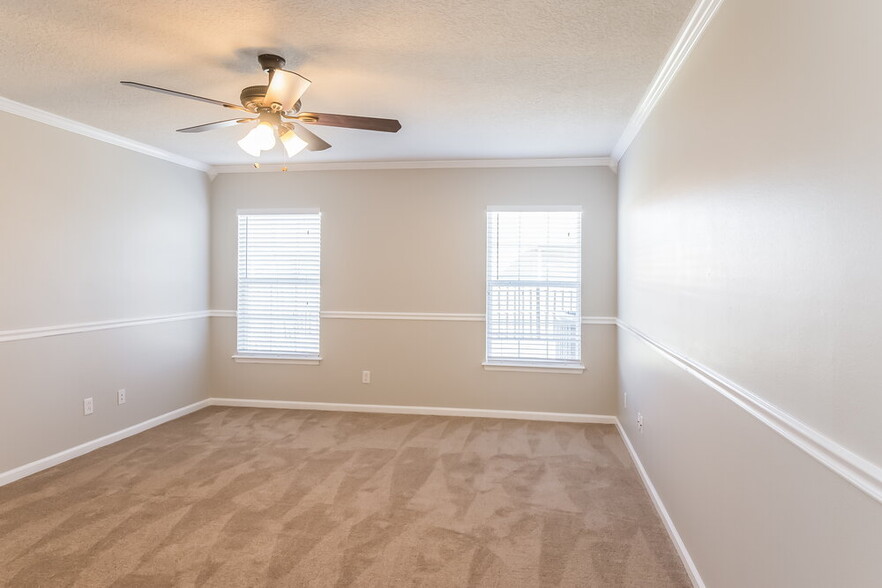 Building Photo - 2285 Brian Lakes Dr E