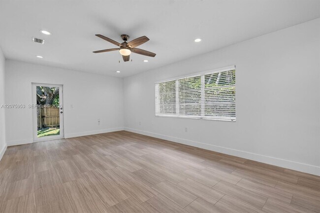 Building Photo - 6629 SW 65th St
