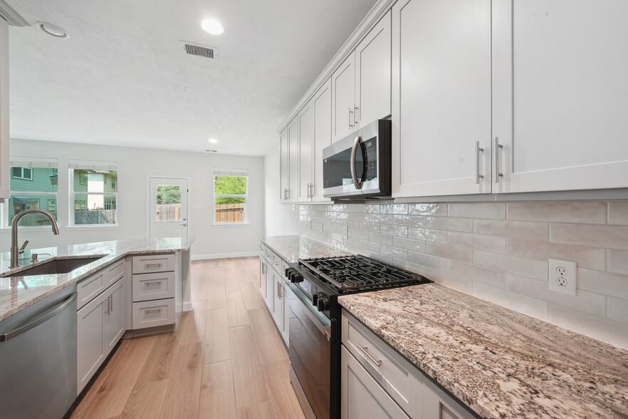 Building Photo - 10 Fairlee Ct