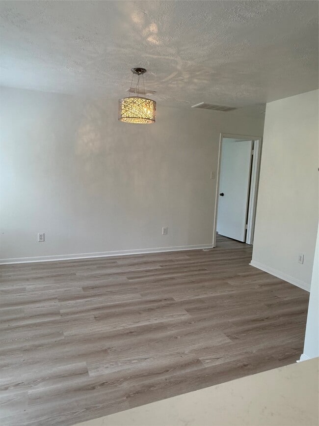 Building Photo - 17011 Macleish Dr