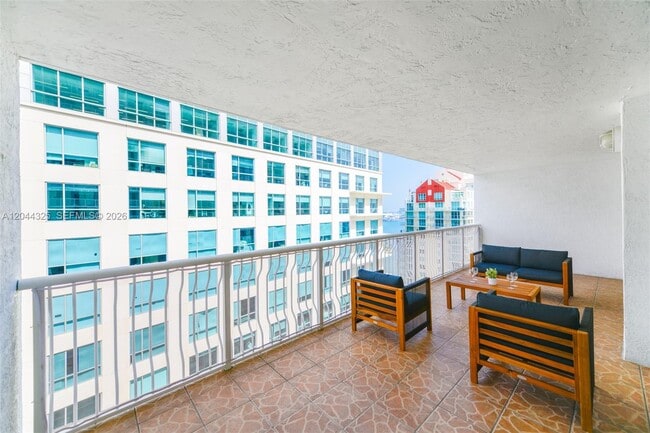Building Photo - 1200 Brickell Bay Dr