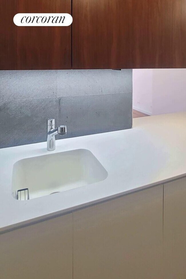 Building Photo - 515 E 72nd St