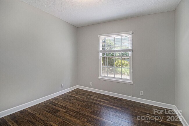 Building Photo - 2624 Park Rd