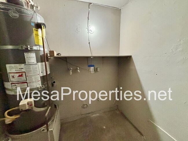 Building Photo - 1749 E Fairfield Ct