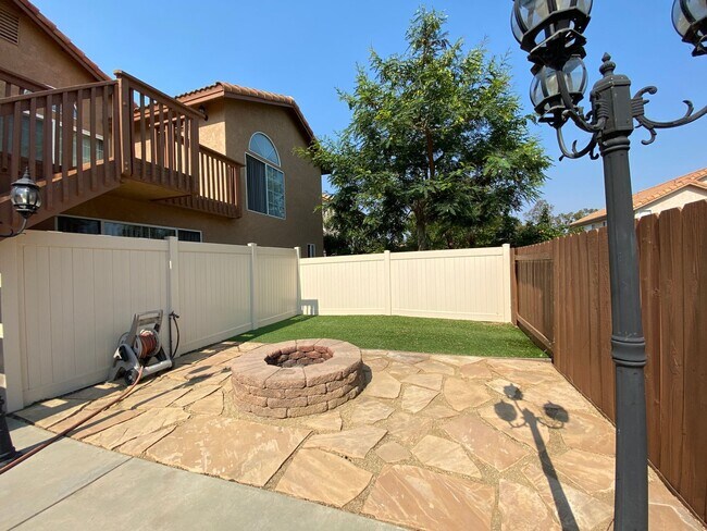 Building Photo - Santa Fe Hills 4 Bedroom Home