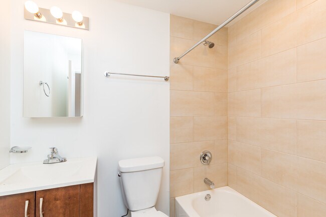 Building Photo - 4044 N Milwaukee Ave