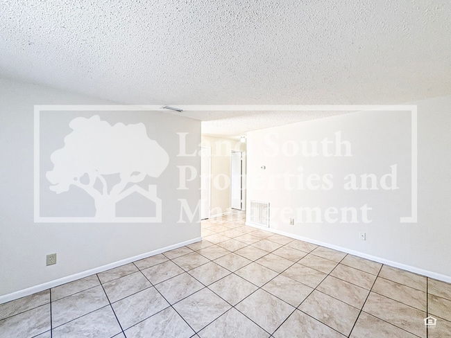 Building Photo - 5859 Charlton Dr