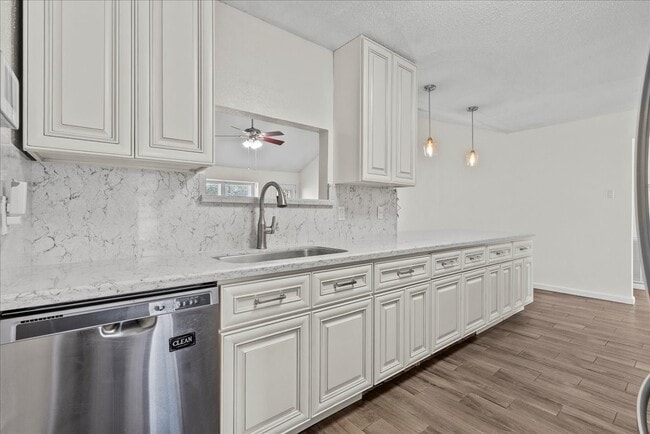 Building Photo - 3705 Misty Cove Ct