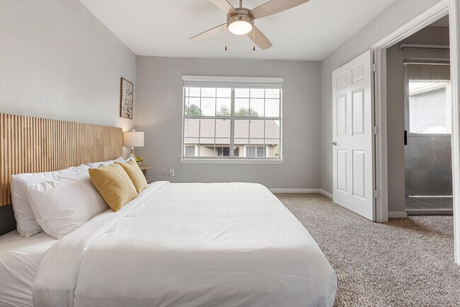 Building Photo - 8054 Exchange Dr