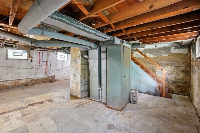 Building Photo - Two Bedroom in Dayton!