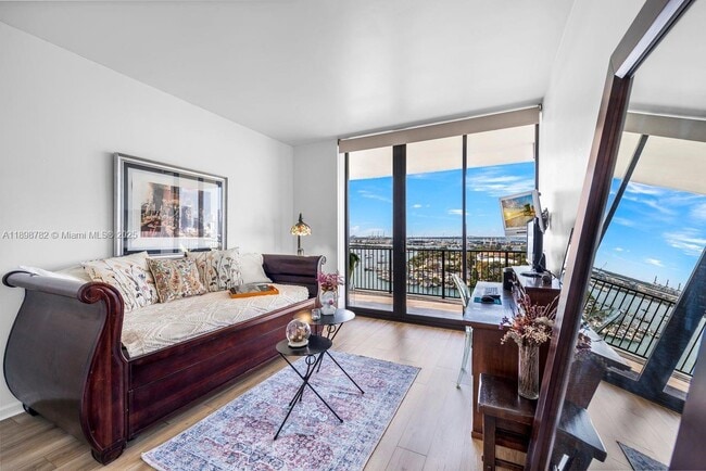 Building Photo - 1000 Venetian Way