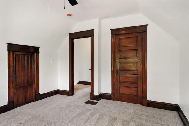 Building Photo - Charming 3-Bedroom Home with Spacious Layout and Bonus Utility Space