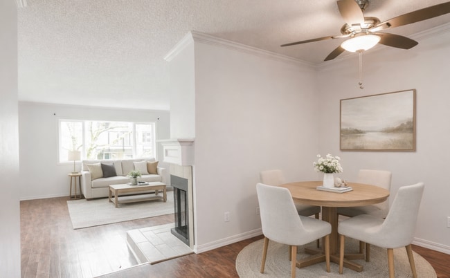 Building Photo - 2 bedroom 1 bath Condo for Rent in Everett WA