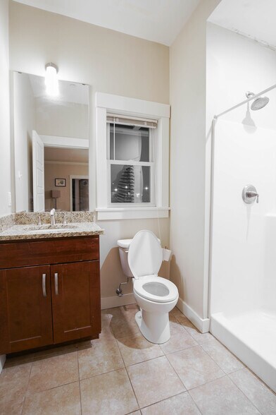 Building Photo - 54 Loomis St