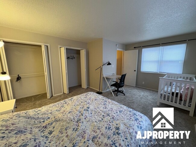 Building Photo - 4620 S Louise Ave