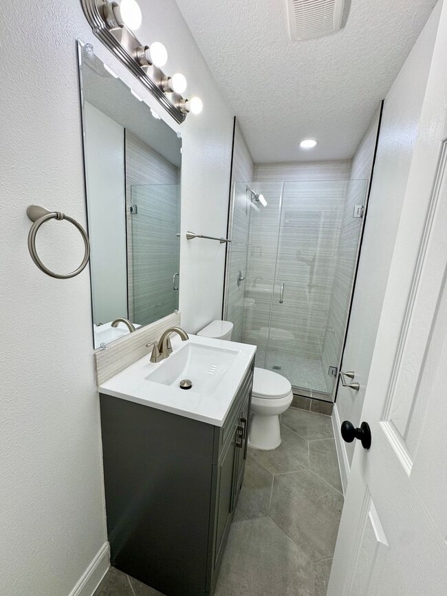 Building Photo - Downtown Clermont - Beautifully Renovated ...