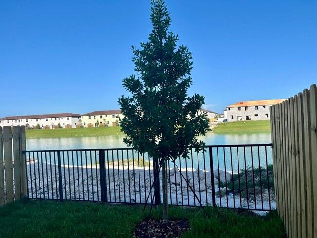 Building Photo - 2776 SE 26th Ave