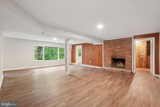Building Photo - 1440 Woodacre Dr