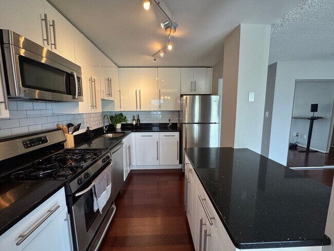 Building Photo - Light-filled Contemporary 1 Bedroom 1 Bath...