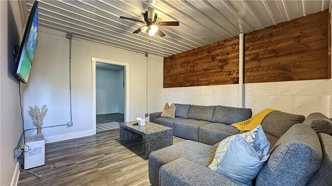 Building Photo - 374 Prince Dr