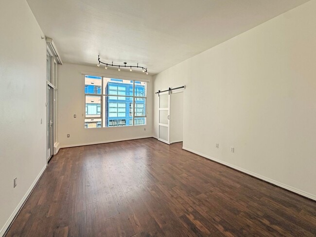 Building Photo - Modern Downtown Condo – 2BR/1BA in the Hea...