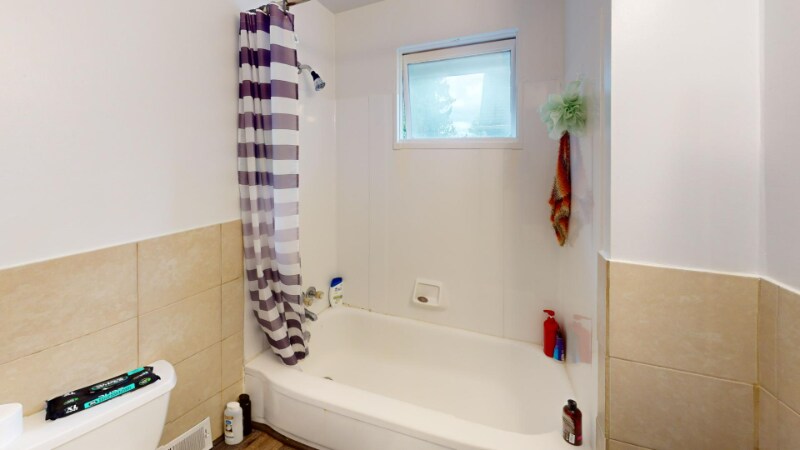 Building Photo - 33 Schubert St