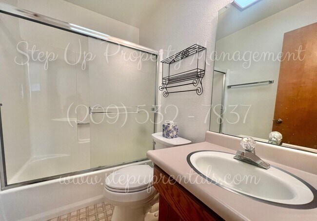 Building Photo - 96 S Norlin St