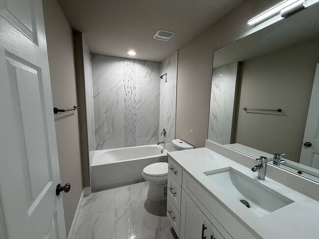 Building Photo - 3207 36th St SW