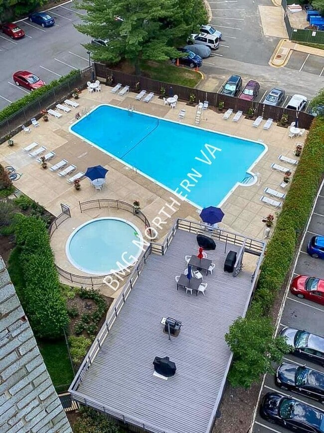 Building Photo - 5340 Holmes Run Pkwy