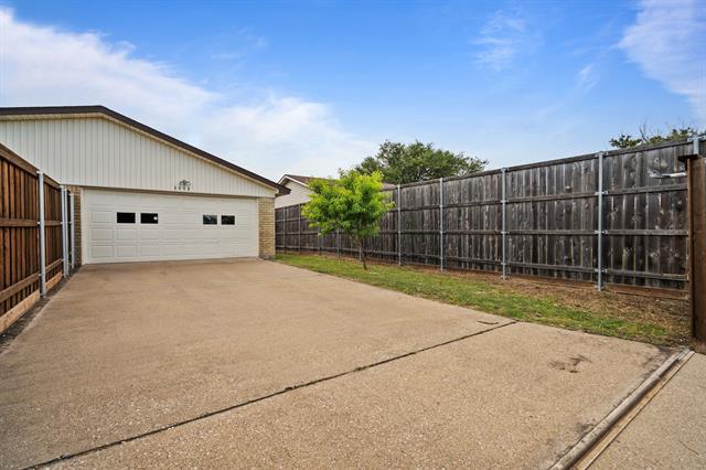 Building Photo - 3002 Lindbergh Dr