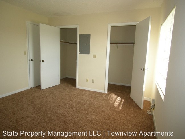 Building Photo - 38112 Townview Ave