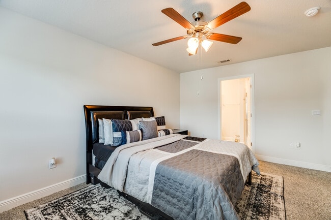 Building Photo - 1004 McLaren Cir