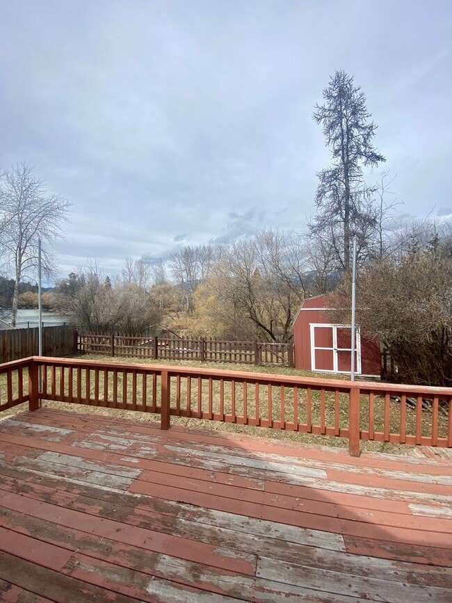 Building Photo - Whitefish River unfurnished 2 bedroom home!