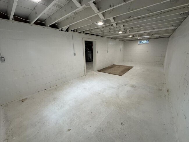 Building Photo - 809 Zollinger Rd