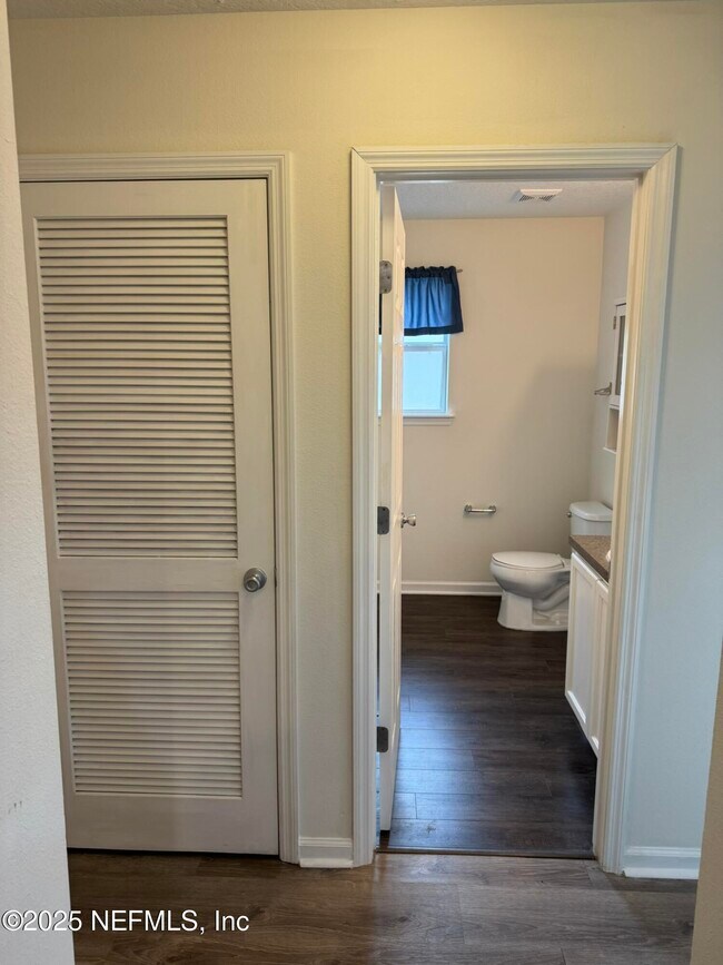 Building Photo - 348 Auburn Oaks Rd E