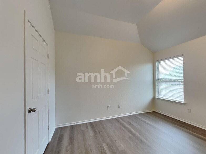 Building Photo - 4825 Summer Oaks Ln