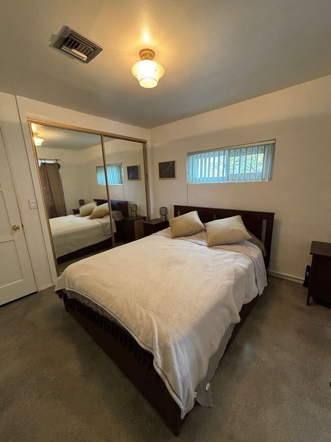 Building Photo - Charming Desert Retreat