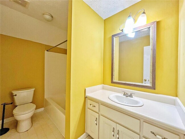 Building Photo - 3060 Oak Meadow Dr