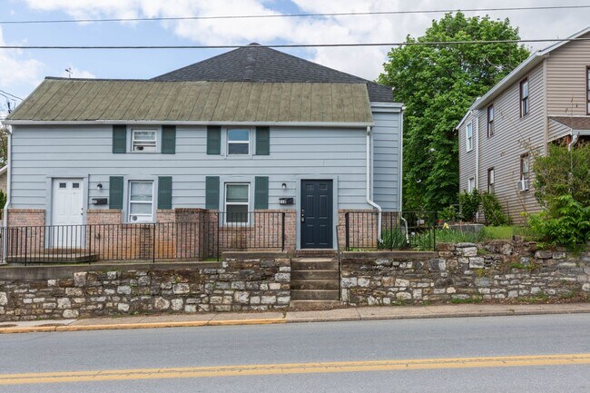 Building Photo - 218 S West St