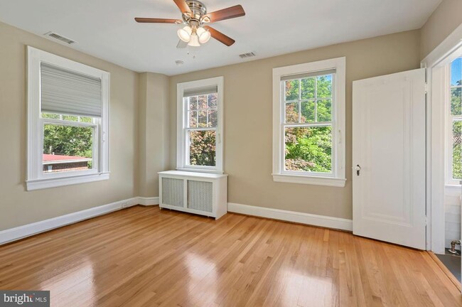 Building Photo - 3808 Veazey St NW