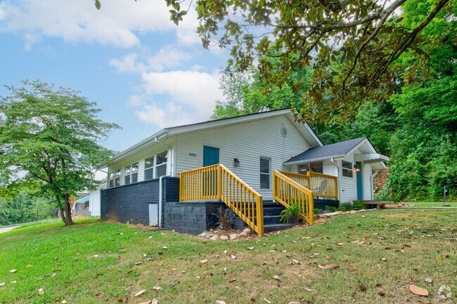 Building Photo - 4401 Strawberry Plains Pike
