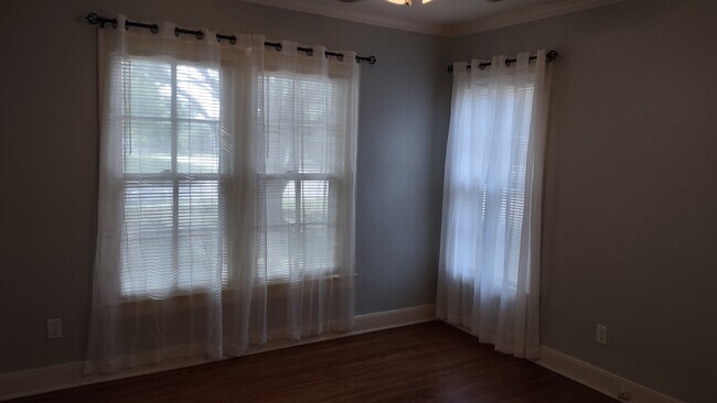 Building Photo - 3134 E 17th St