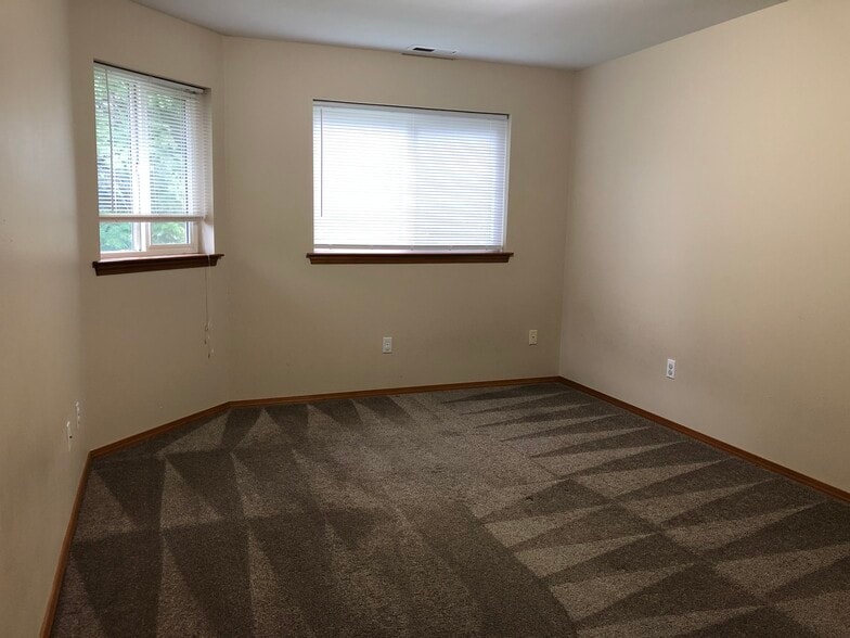 Building Photo - 511 Princeton Ave N