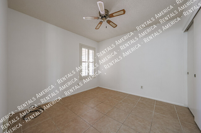 Building Photo - 5006 E Mesquite Wood Ct