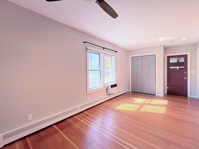 Building Photo - 1768 1/2 W 3rd Ave