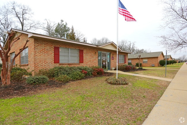 Building Photo - McDaniel Arms Apartments