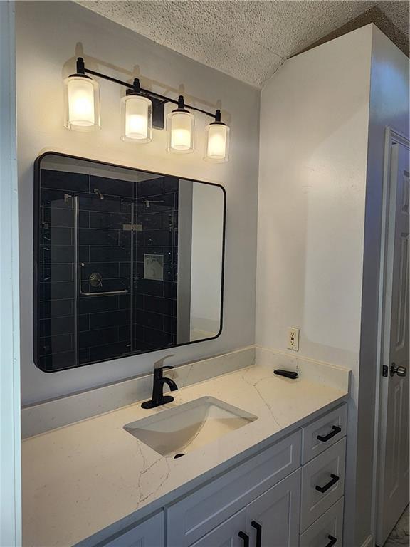 Master bathroom - 922 Sweetwater Way