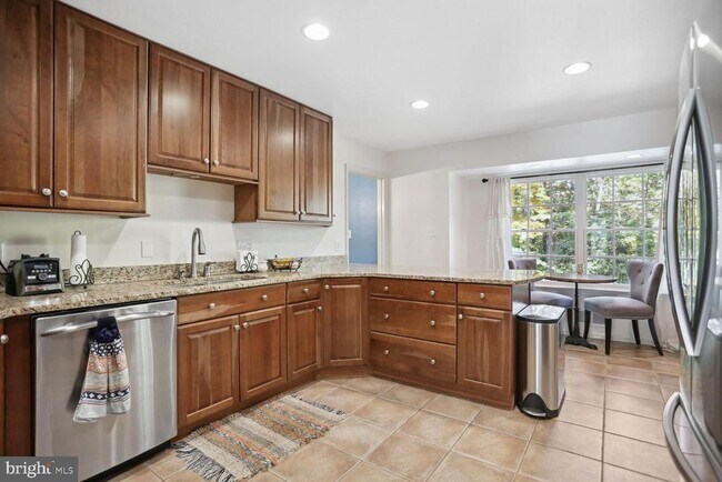 Building Photo - 2300 Cheshire Ln